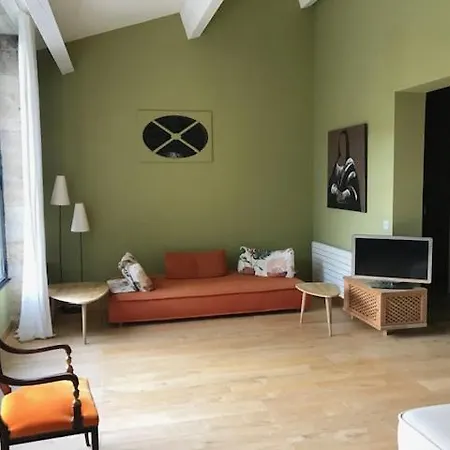 Lodge Montagnac 度假居 *